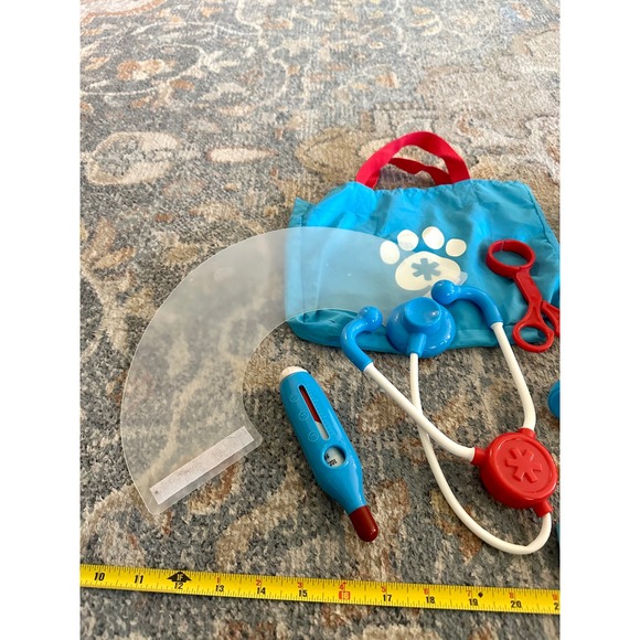 Melissa & Doug Examine & Treat Pet Vet Play Set Kids Toddler Toy - Picture 3 of 5